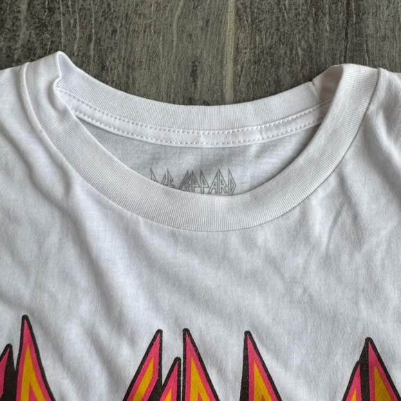 Def Leppard Women’s High and Dry White Graphic T shirt NWOT - Picture 10 of 14